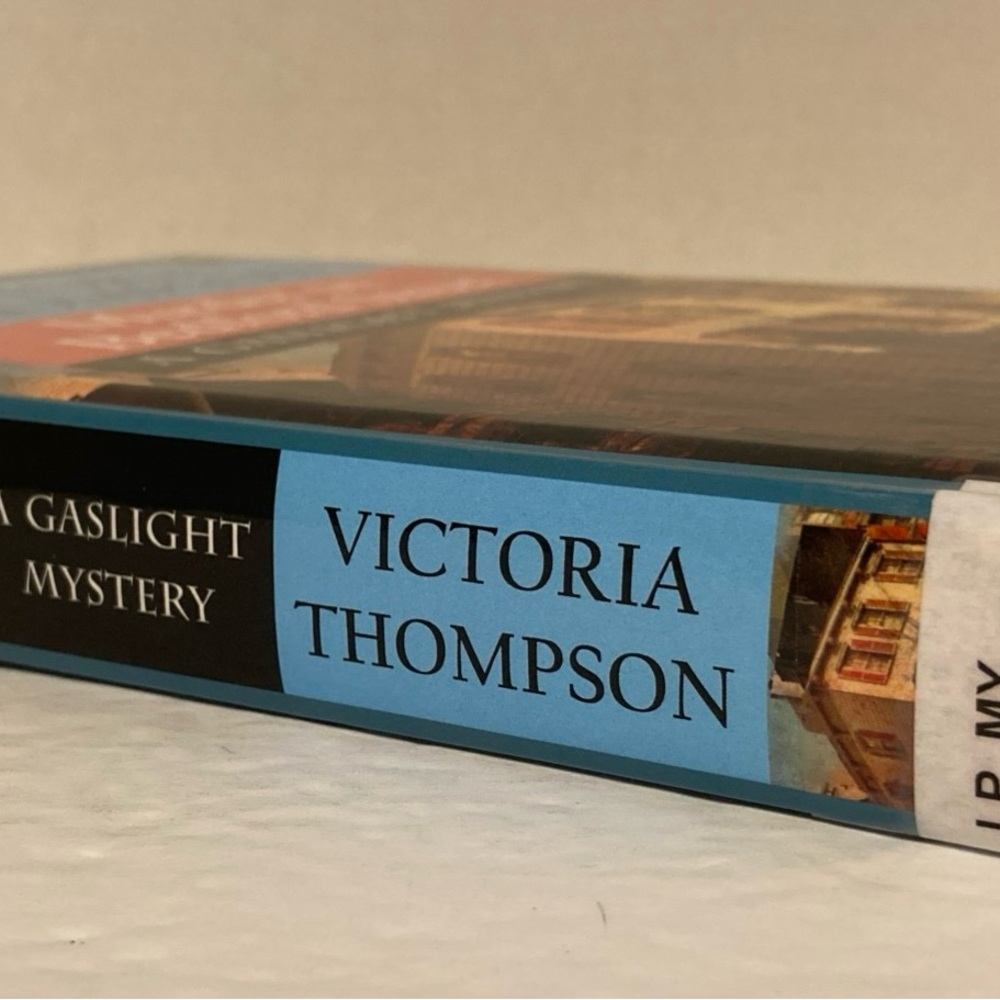 Murder on Bedford Street A Gaslight Thompson, Victoria Large Print HC Book - Picture 3 of 3